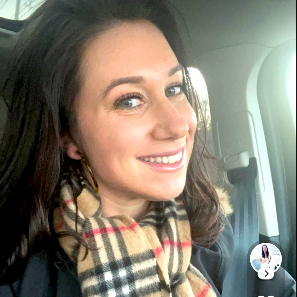 Meet your Posher, Adriana